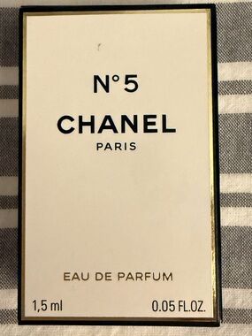 Chanel N°5 Eau de Parfum Mini - White & Gold Box - 1.5ml - NWT